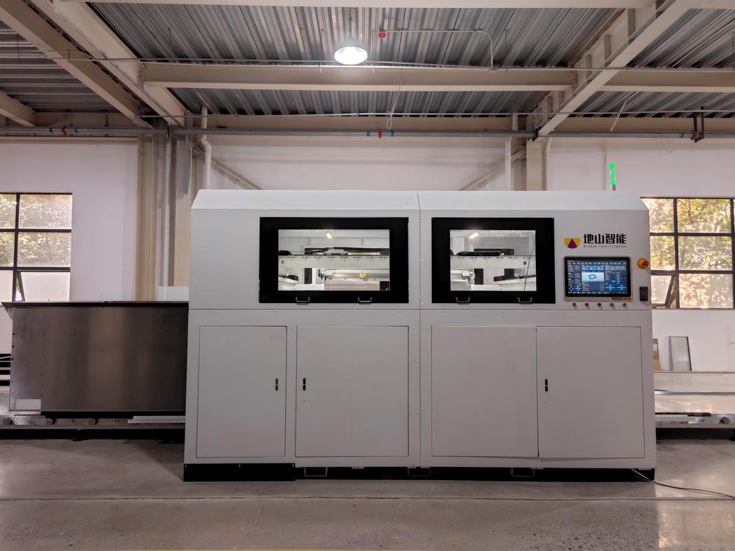 3D打印砂型的机器正在工作特写