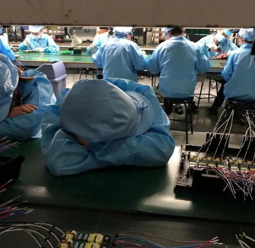 工厂生产线因缺料停工的现场照片