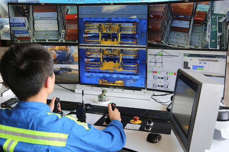 化工厂过程控制系统控制室DCS操作站