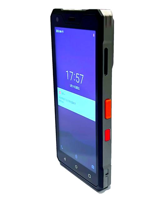 仓库工人佩戴工业手套操作带实体按键的PDA