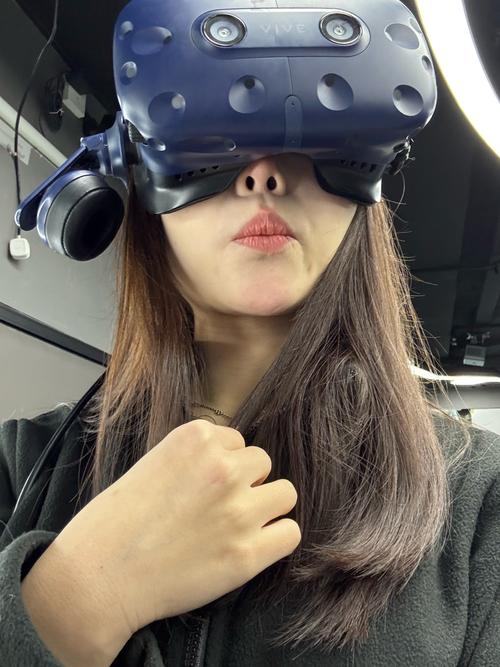 第一次戴上VR头显时的冲击感