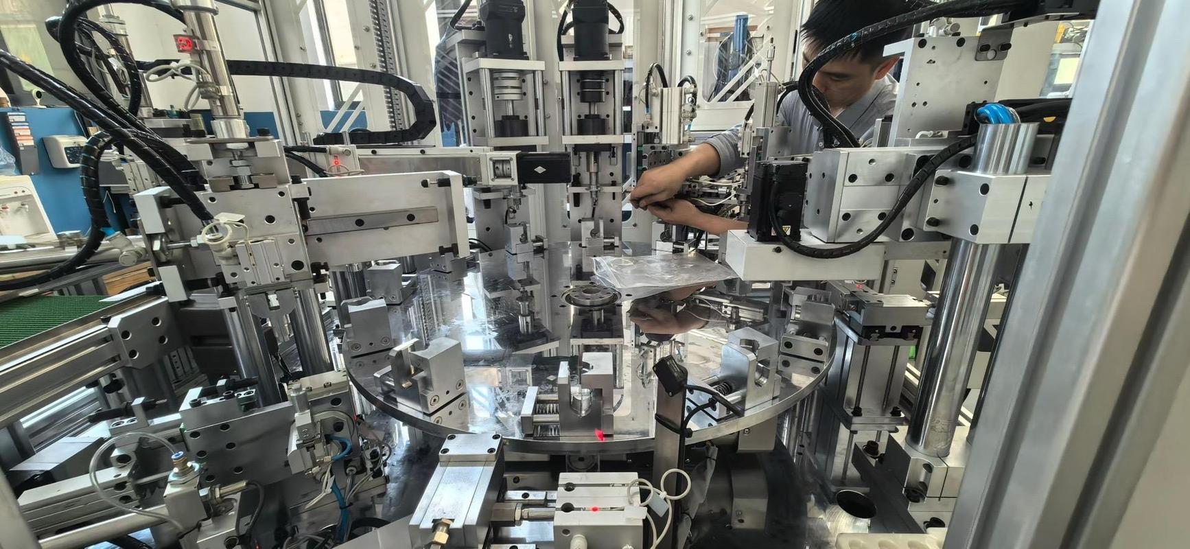 精密机械加工车间工装夹具调试现场