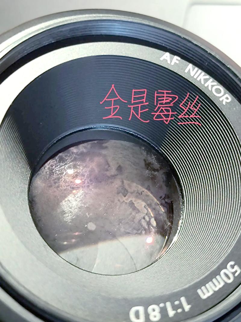 工厂车间相机镜头被油污覆盖示意图