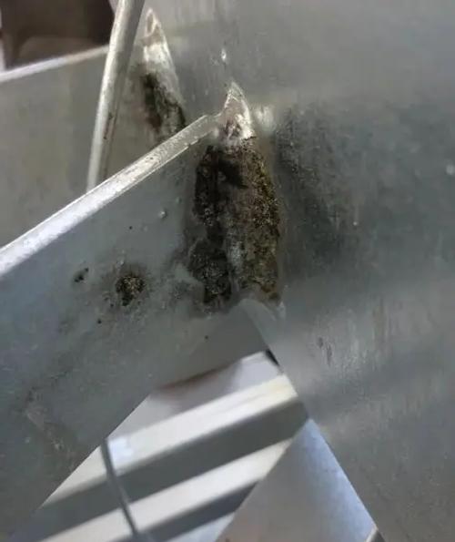 电镀锌挂具上工件起泡缺陷