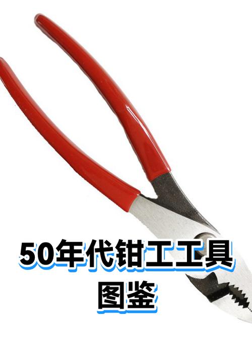 老钳工用螺丝刀听设备轴承声音