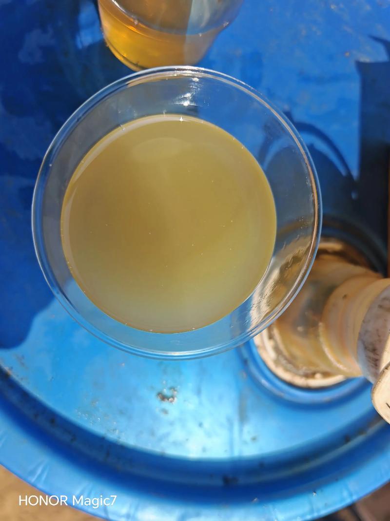 新旧液压油对比实验试管