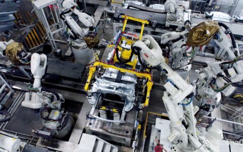 防错技术（Poka-yoke）：别再迷信员工的细心，给工位装上“物理外挂”