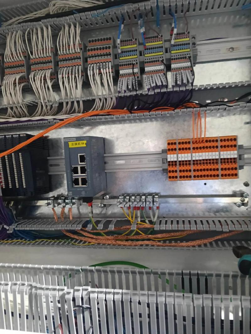 自动化流水线控制柜内部接线与工业交换机